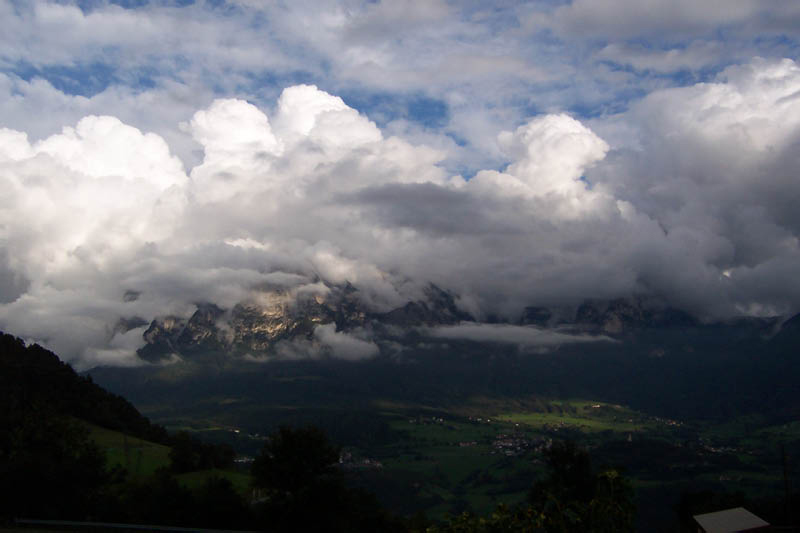 Himmel über einem Tiroler Tal