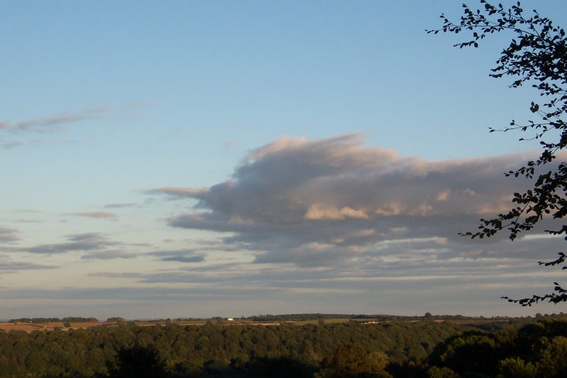 Himmel über einem Tiroler Tal